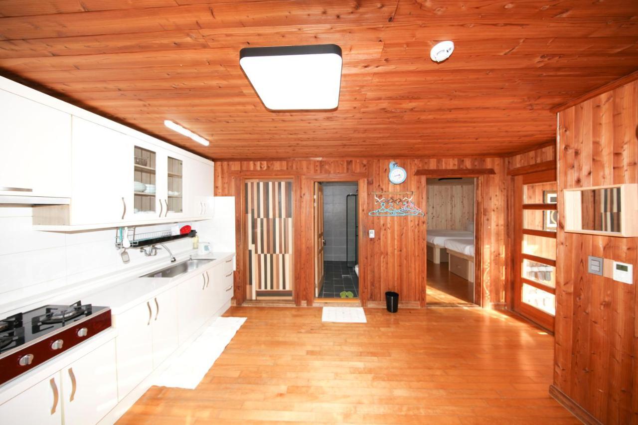 Park Jeong A Pension Ganghwa Exterior photo